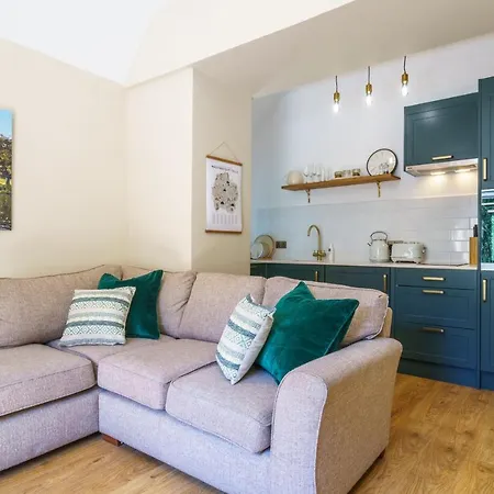 8 The - Access - Perfect For Couples *